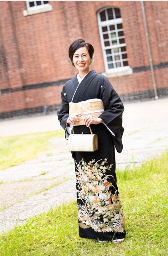 晶子さんが選んだ留袖は四季花束